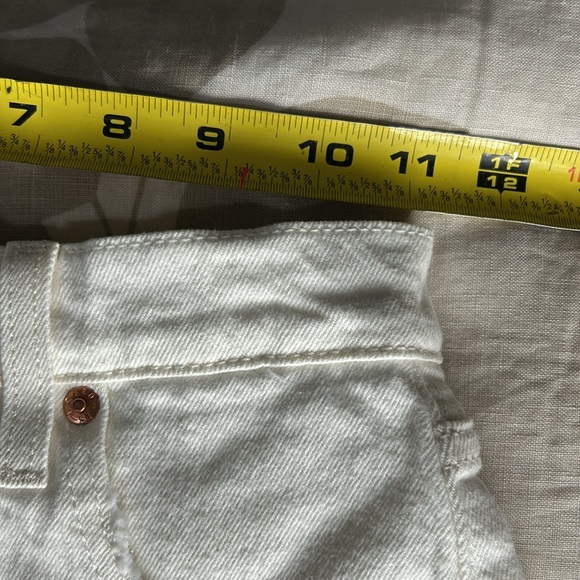 LEVI'S Premium Ribcage Cutoff Ivory Shorts Raw Hem Distressed Size 23” - Picture 6 of 9